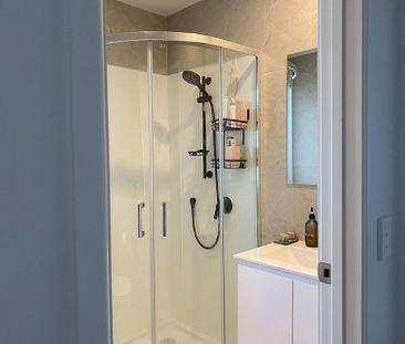 Sunny End Townhouse | 2 Bed | Unbeatable commute - Photo 2
