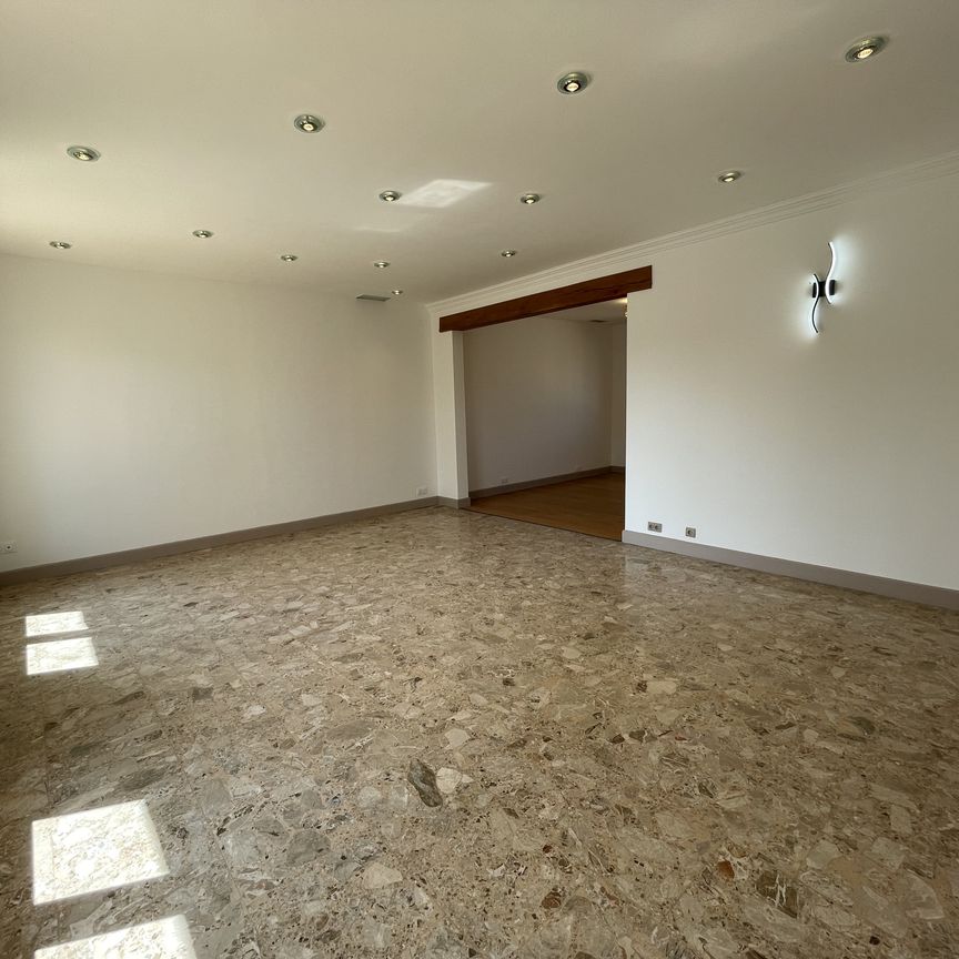 Location Appartement 4 pièces 109m² CARPENTRAS 84200 - Photo 1