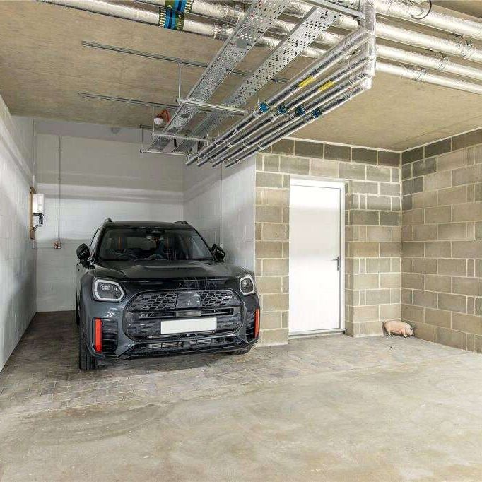 Modern townhouse with underground parking - Photo 1