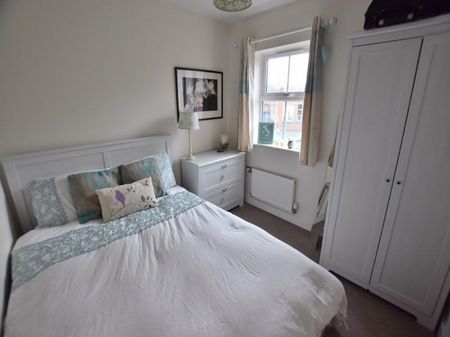 3 Bedroom Terraced To Let - Photo 4