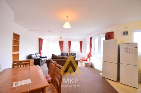 4 bedroom flat to rent - Photo 4