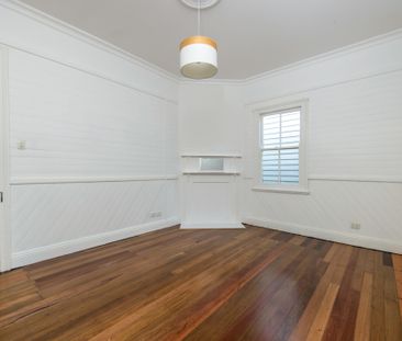 ARCHITECTURALLY DESIGNED HOME - Photo 5