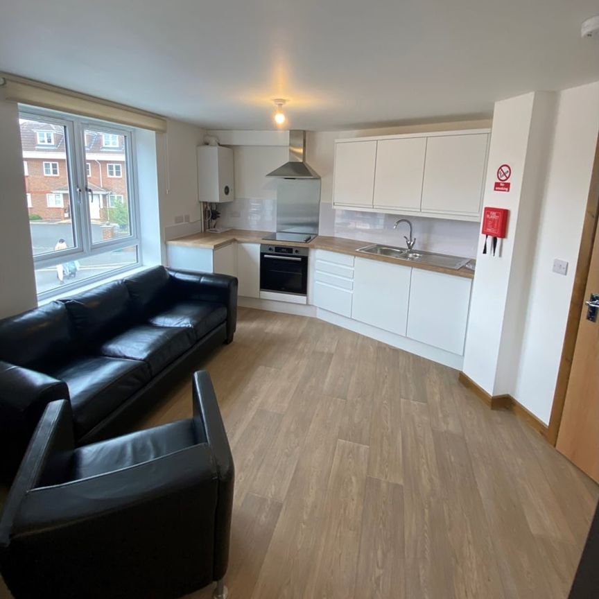 5 Bed Flat, Melton Crescent, BS7 - Photo 1