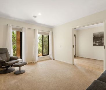 Coastal Comfort – Fully Furnished Living in the Heart of Torquay - Photo 2
