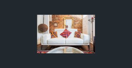 CONTEMPORARY THREE BEDROOM TERRACE HOUSE IN PRIME LOCATION - Photo 2