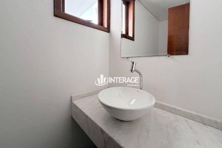Casa Com 3 Quartos Sendo 2 Suítes Para Alugar, 356 m² por R$11.598/mês - Orleans - Curitiba/pr - Photo 3