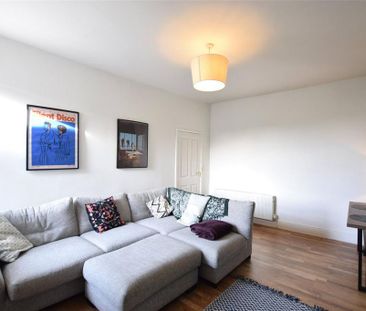 3 bedroom flat to rent - Photo 2