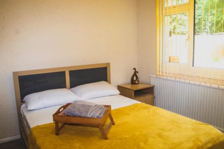 1 bedroom in a house share to rent - Photo 3