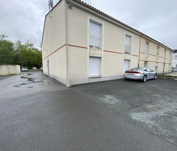 Location Appartement 1 pièce 26m² LA ROCHE SUR YON 85000 - Photo 4