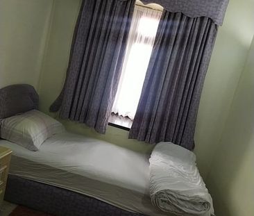 Room in a Shared House, Queenborough Gardens, IG2 - Photo 2