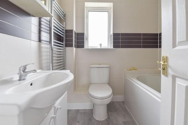 2 bedroom terraced house to rent - Photo 1