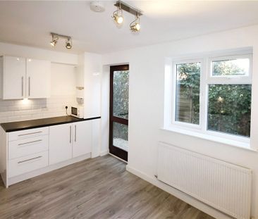 Guildford Park Avenue, Guildford, Surrey, GU2 7NL - Photo 2