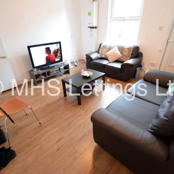5 Bedroom Mid Terraced House for rent in Brudenell View - Photo 1