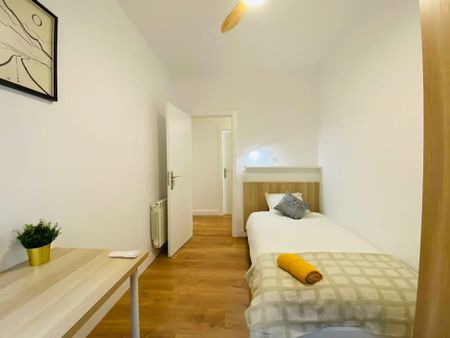 Avenida de la Albufera, Madrid, Community of Madrid 28038 - Photo 2