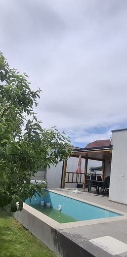 Ponúkame na prenájom krásny 5 izbový rodinný dom - Photo 1