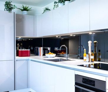 Fairfield Avenue, Staines-upon-Thames, Surrey, TW18 4JW - Photo 6