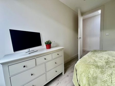 2 Bed Penthouse, Norwood Road, SE27 - Photo 2