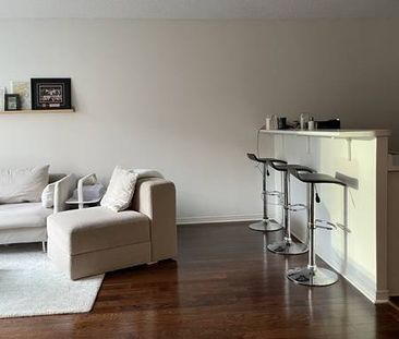 ALL-INCLUSIVE 1+1 BDRM IN THE HEART OF THE HARBOURFRONT! - Photo 2