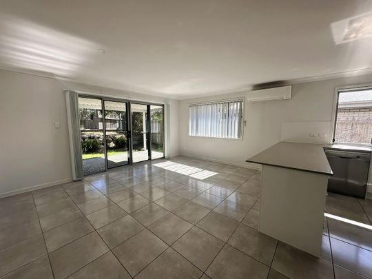 Large Family Home in Great Pimpama Location! - Photo 1