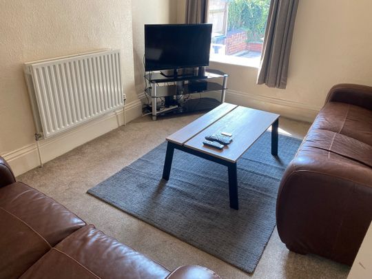 6 Bed Semi-Detached House, Epperstone Road, NG2 - Photo 1