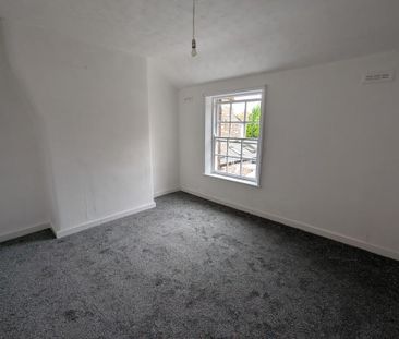 2 bedroom end of terrace house to rent - Photo 1