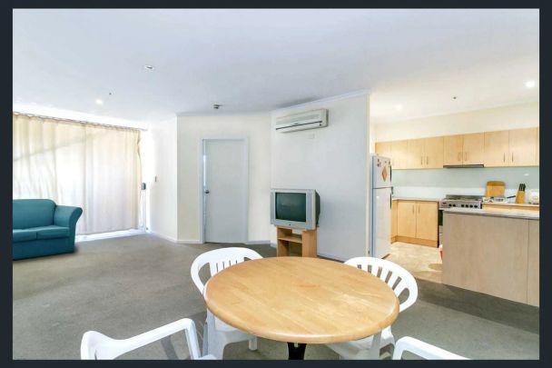 Modern 2-Bed, 2-Bath Apartment in the Heart of the City - Photo 1