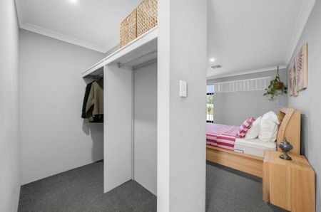 Spacious outdoor living - Photo 5