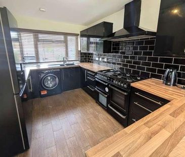 Maybury, Woking, Surrey, GU22 - Photo 3