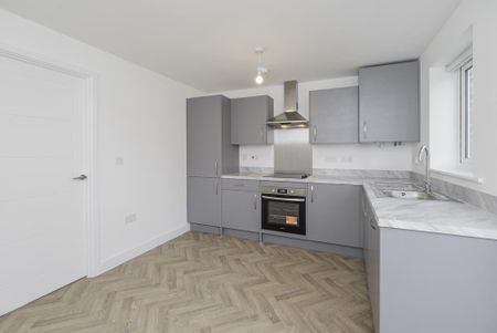 2 bedroom semi-detached house to rent - Photo 2