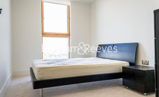 2 Bedroom flat to rent in Province Square, Canary Wharf, E14 - Photo 1