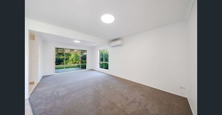 SPACIOUS FAMILY HOME - Photo 4