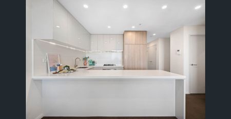 Modern Apartment in Prime Location with Breathtaking Views - Photo 3