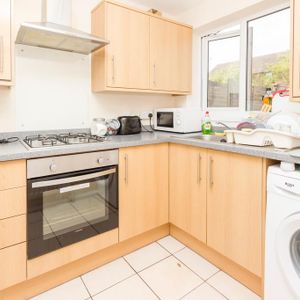 3 bedroom terraced house to rent - Photo 2