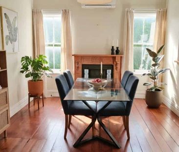 Charming Petone villa living - Photo 2