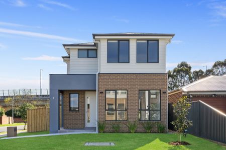 Modern five bedroom home prime Casula pocket - Photo 5