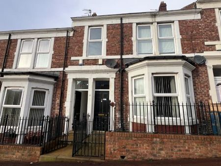 3 bedroom flat to rent - Photo 4