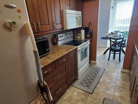 For Lease - 3233 Eglinton Avenue Unit# 805, Toronto, Ontario - Photo 2