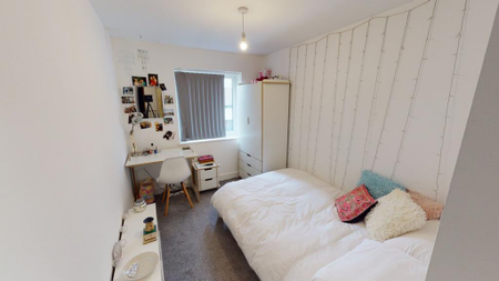 4 bedroom terraced house to rent - Photo 5