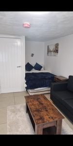 Studio Flat, Birch Polygon, M14 - Photo 3