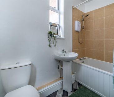 2 bed apartment to rent in Chillingham Road, Newcastle Upon Tyne, NE6 - Photo 6