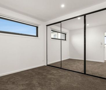 2/4 Grover Street, Pascoe Vale, VIC 3044 - Photo 2