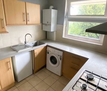 Room in a Shared Flat, Barringer Square, SW17 - Photo 3