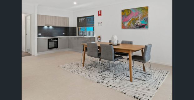 Fully furnished and air-conditioned studio apartment for a single person only - Photo 1