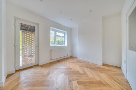 Juniper Terrace, Guildford - 3 bedrooms Property for lettings - Seymours - Photo 3