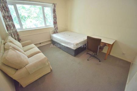 4 bedroom flat to rent - Photo 3