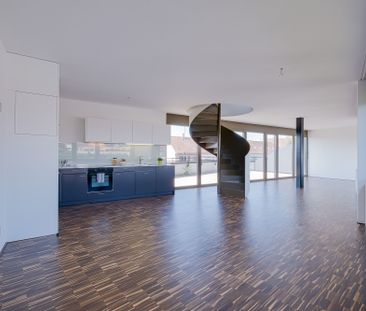 Sunny duplex with top view - Photo 4