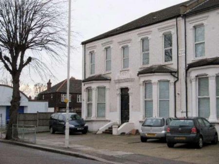 Aldborough Road South, Seven Kings, IG3 - Photo 2