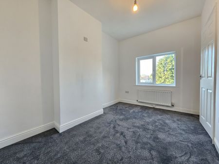 Newly refurbished 2 Bed Terrace house - Photo 5