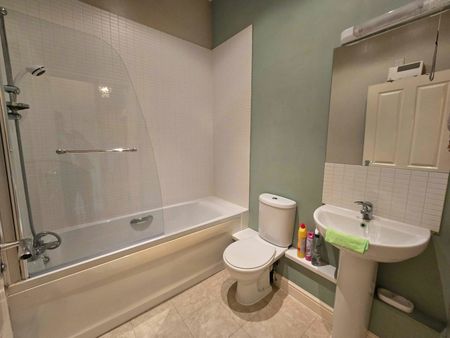 Flat to rent on - Photo 3