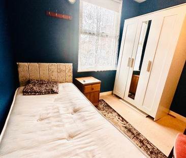 1 bedroom in a house share to rent - Photo 3